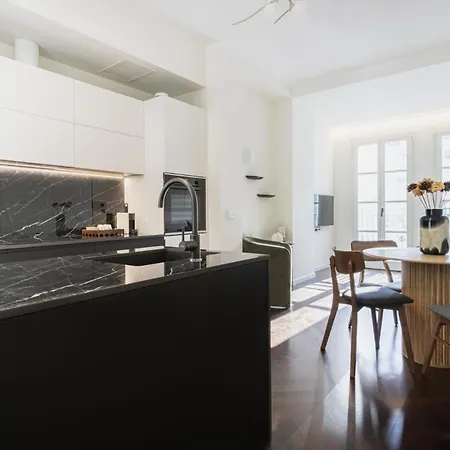 Apartment Easylife - Superbo Vicino Al Duomo Milan